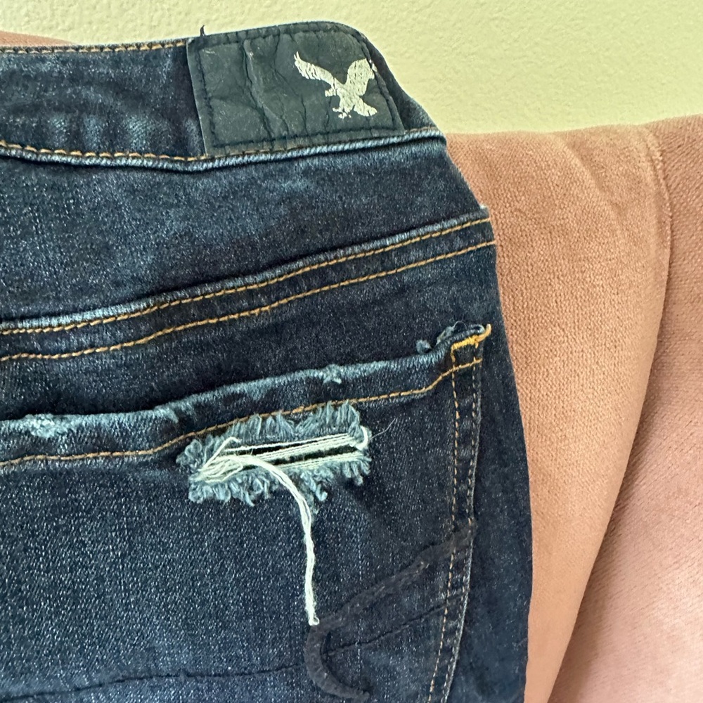 UEC-Women’s American Eagle Distressed Denim Jeggings size 8. - Picture 6 of 8